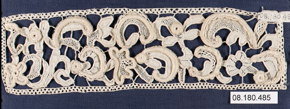 Pair of cuffs, Needle lace, gros point lace, bobbin lace, Italian