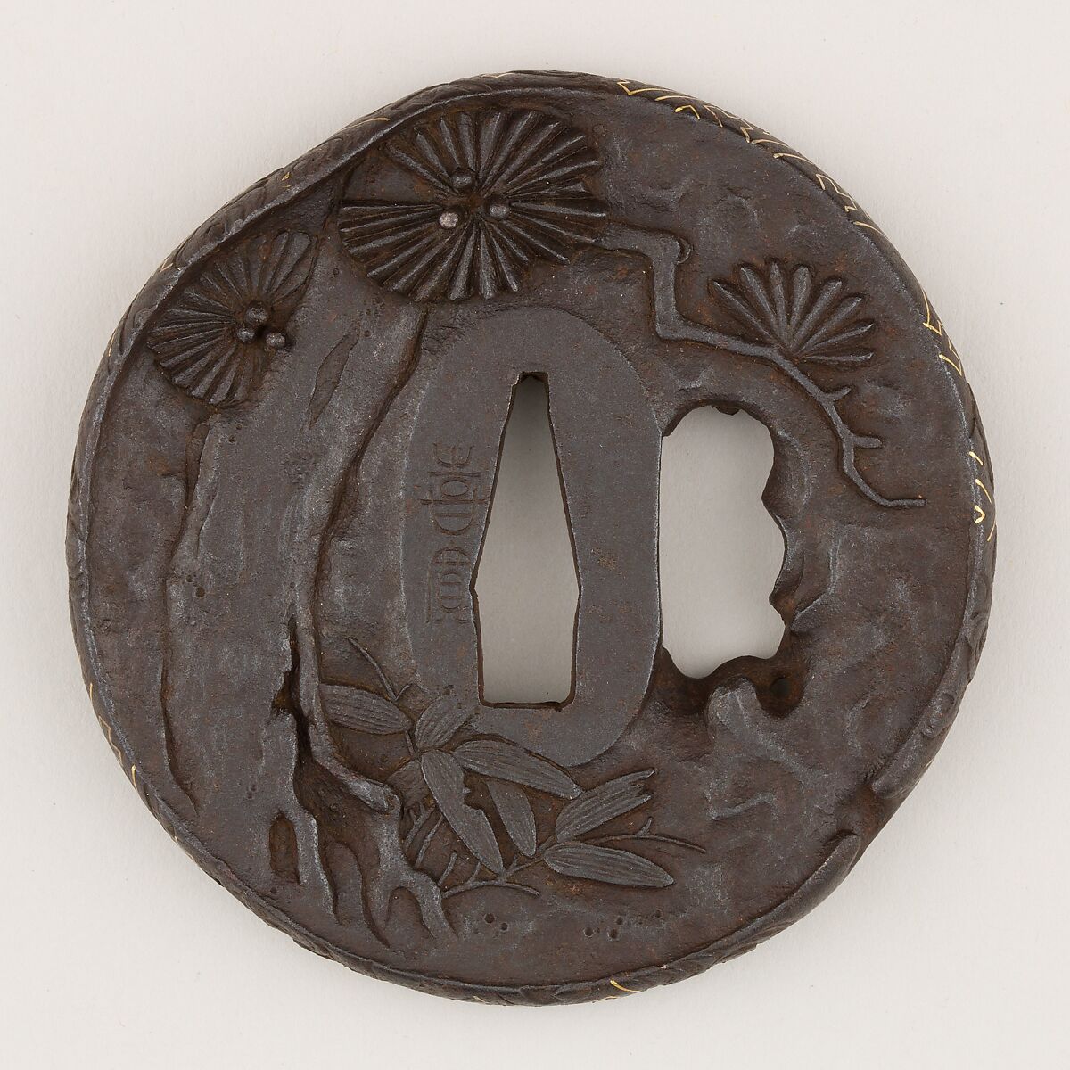Sword guard (<i>Tsuba</i>) Depicting Bodhidharma (達磨図鐔), Iron, gold, silver, Japanese