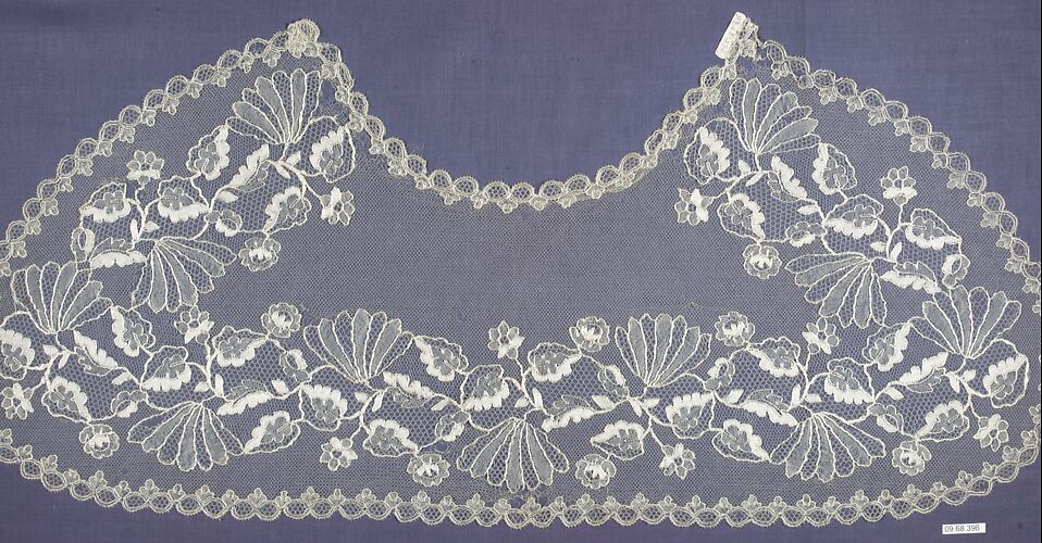Silk bobbin lace collar