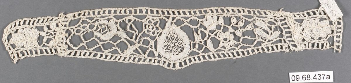 Cuff (one of a pair), Bobbin lace, British, Honiton 