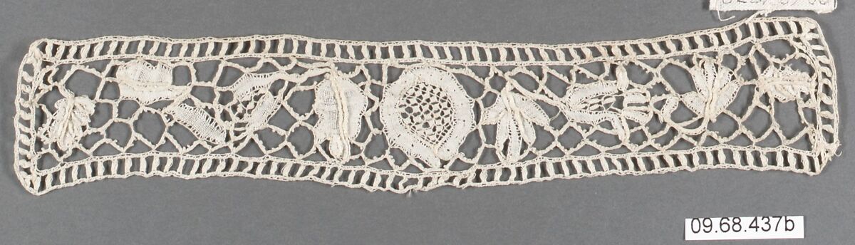 Cuff (one of a pair), Bobbin lace, British, Honiton 