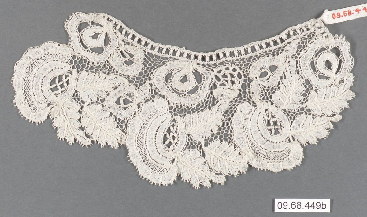 Pair of cuffs, Bobbin lace, British, Honiton