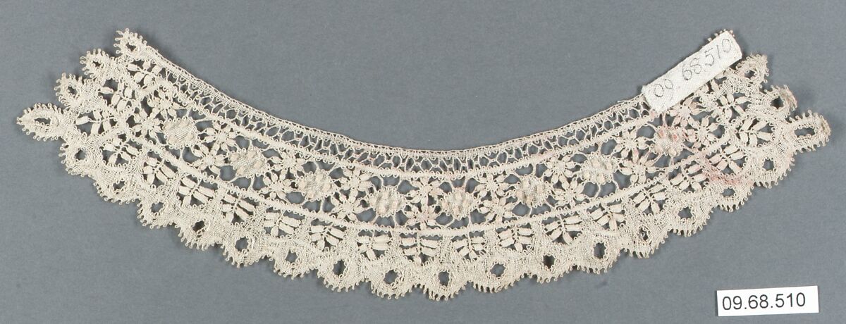 Lace cuffs, British 