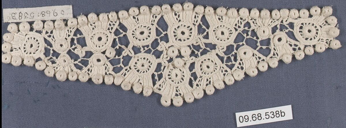 Pair of cuffs, Crochet, Irish