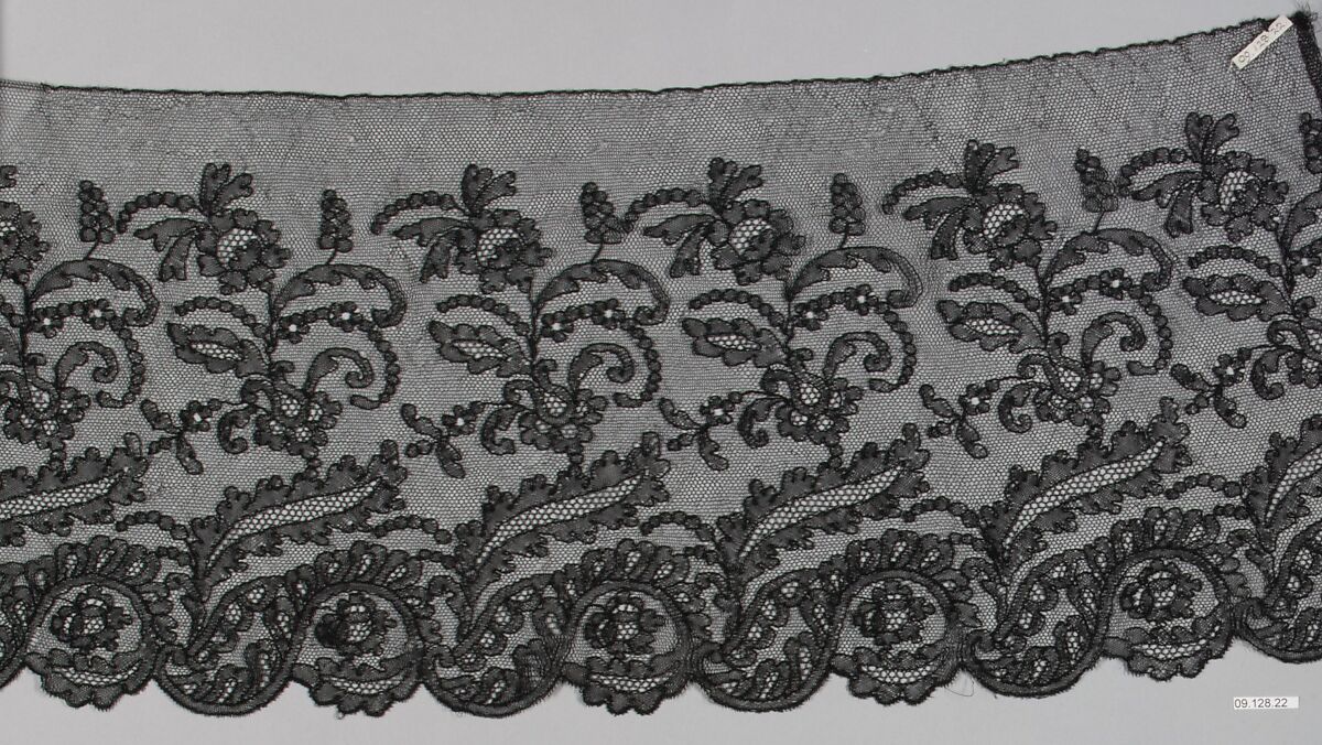 Flounce, Bobbin lace, Chantilly lace, silk, French, Chantilly
