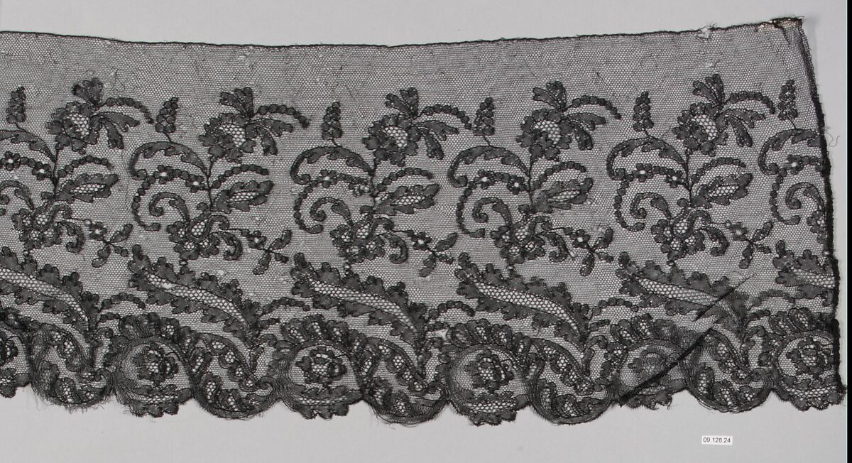 Flounce, Bobbin lace, Chantilly lace, silk, French, Chantilly
