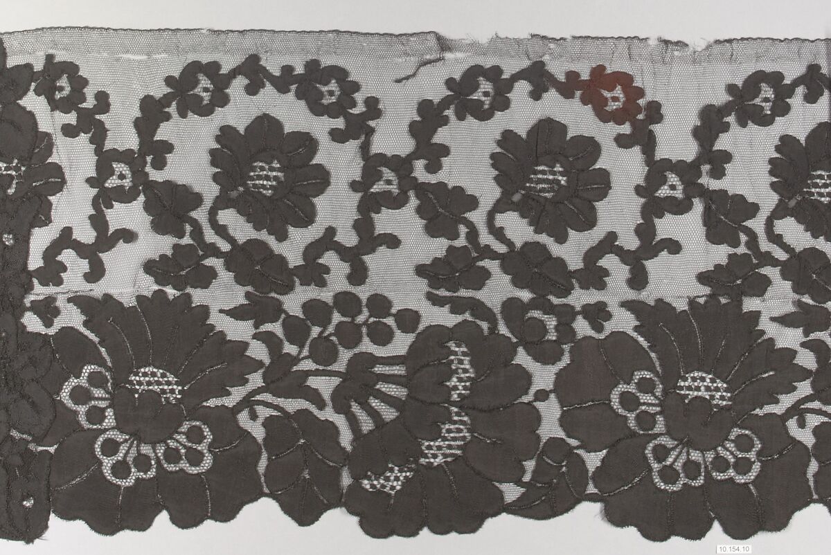 Fragment of flounce, Bobbin lace, Spanish 