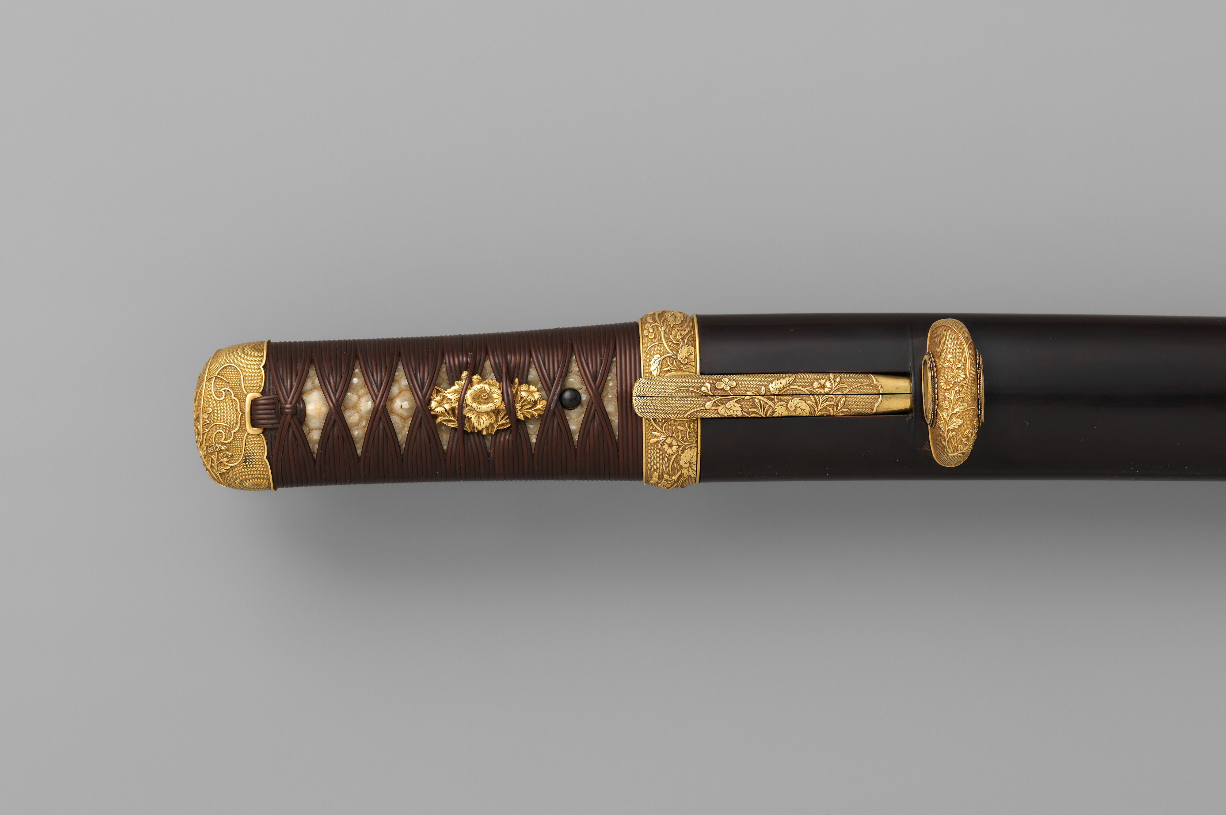 Fittings and blade by 宮田信清Miyata Nobukiyo - 金魚子地秋草図金