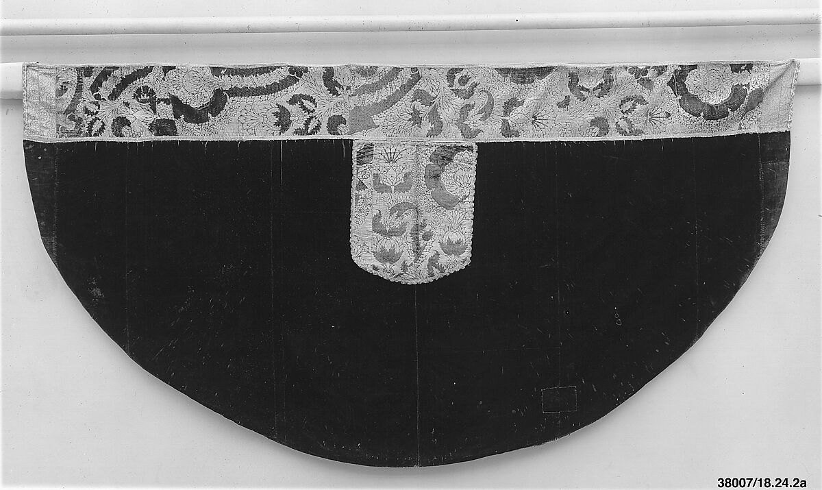 Panel of velvet, Silk and metal-wrapped thread; pile-on-pile cut, voided, brocaded velvet with metal-wrapped thread loops, Italian or Spanish