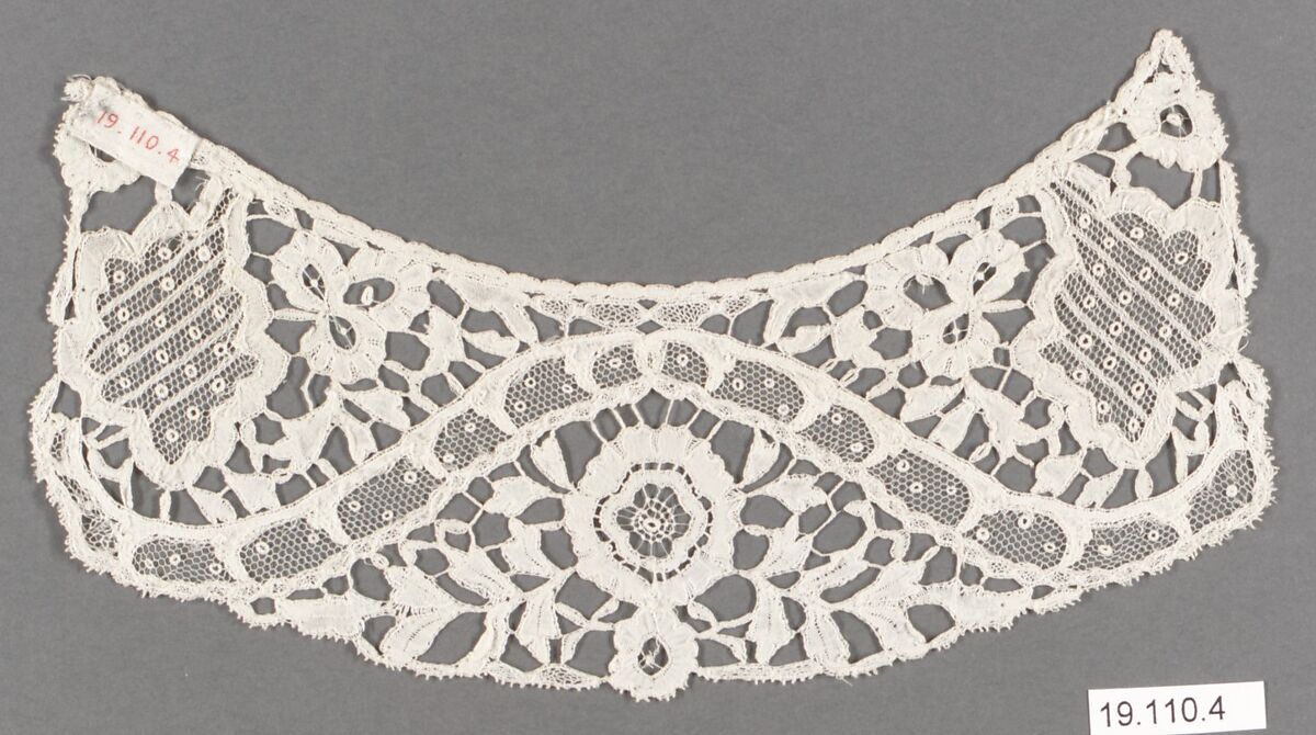 Cuffs (2), Bobbin lace, British, Honiton