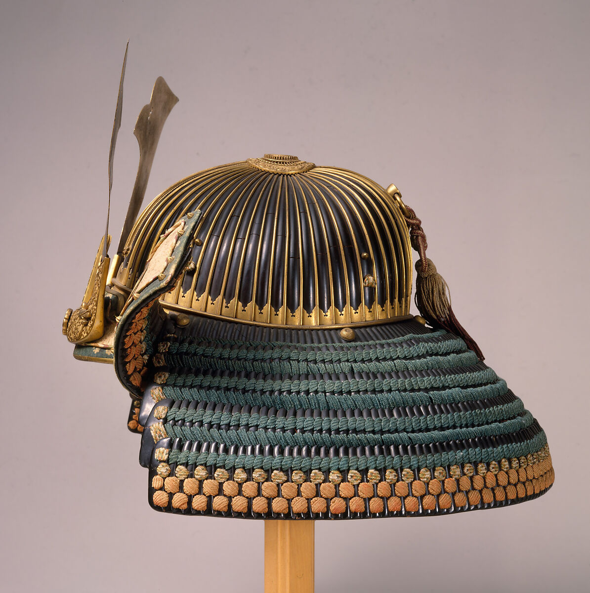 Helmet (Suji-kabuto Akoda-nari), Iron, lacquer, copper, gold, silk, Japanese