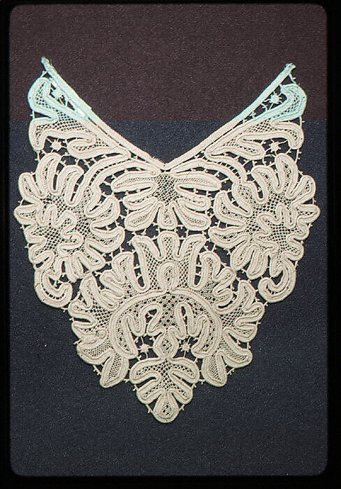Ornament (one of a pair), Bobbin lace, possibly Spanish