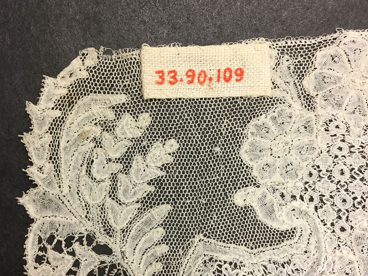 Lappet (one of a pair), Bobbin lace, point d'Angleterre, Flemish, Brussels