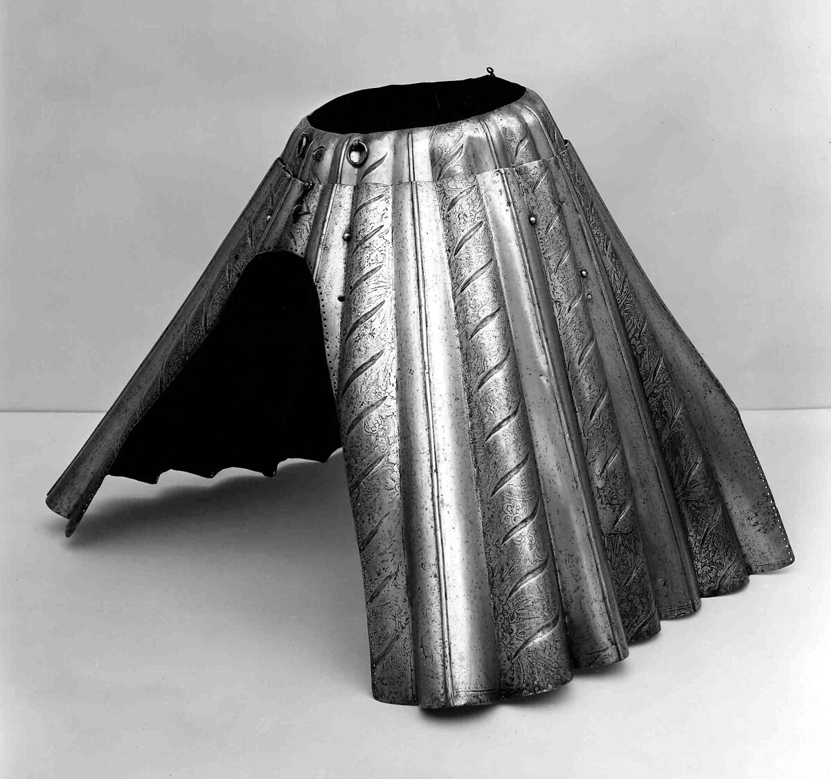 Armored Skirt (Base), Attributed to Konrad Seusenhofer (Austrian, Innsbruck, died 1517), Steel, gold, Austrian, Innsbruck