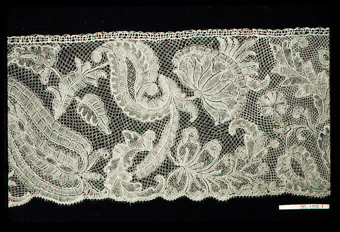 Border (one of three), Bobbin lace, point d'Angleterre, Flemish, Brabant 