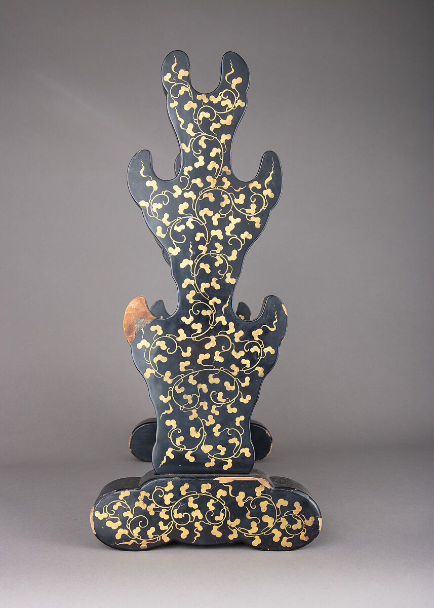 Sword Rack (Katana Kake), Wood, lacquer, iron, gold, Japanese