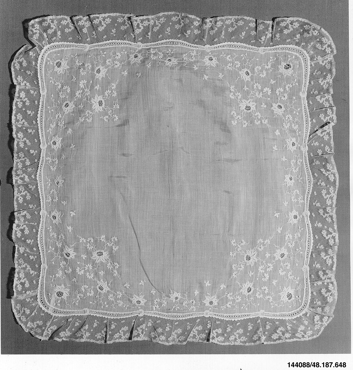 Handkerchief, Linen and lace, French 