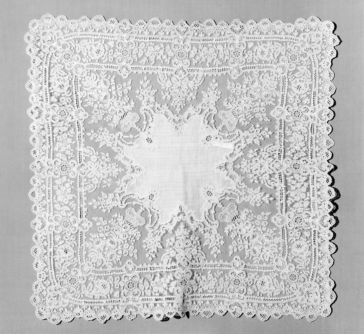 Handkerchief, Needle lace, Brussels needle lace, Point de Gaze, linen, Belgian, Brussels 