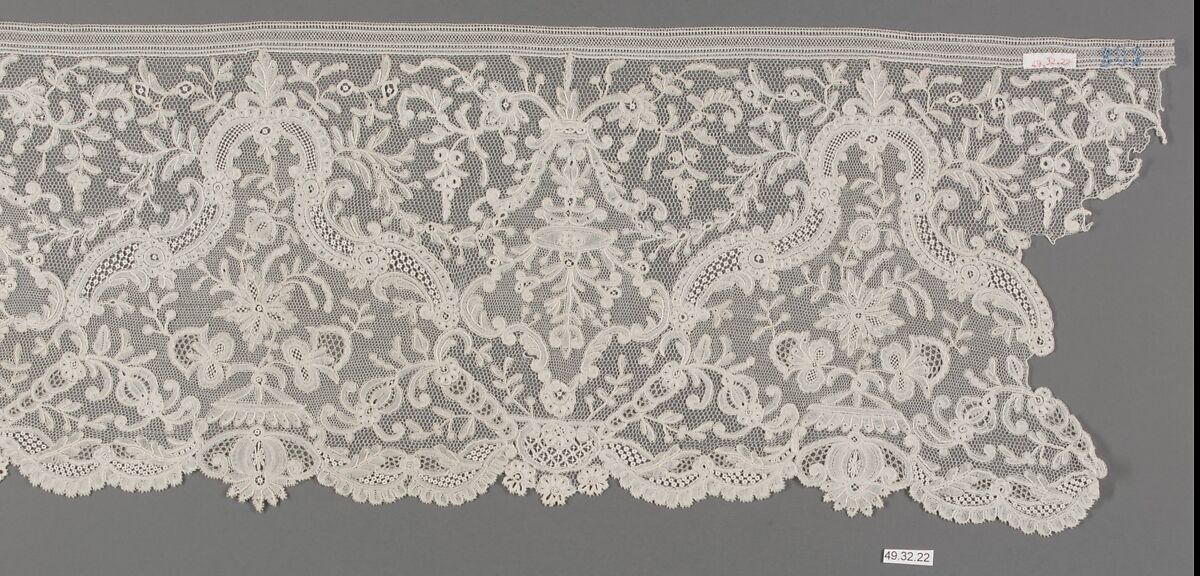 Border, Bobbin lace with needlepoint details, Brussles mixed lace, Belgian