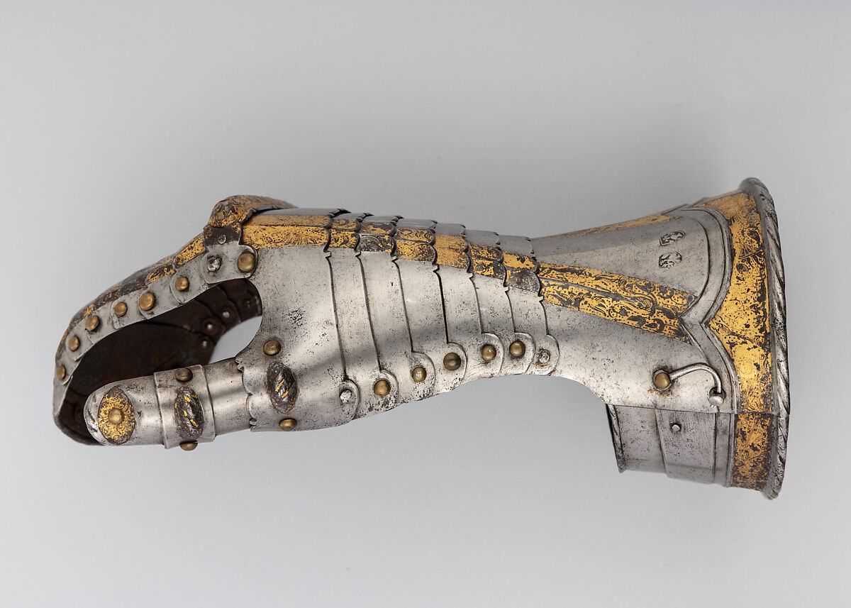Pair of Mitten Gauntlets, Valentin Siebenbürger (German, Nuremberg, ca. 1510–1564, master in 1531), Steel, gold, German, Nuremberg