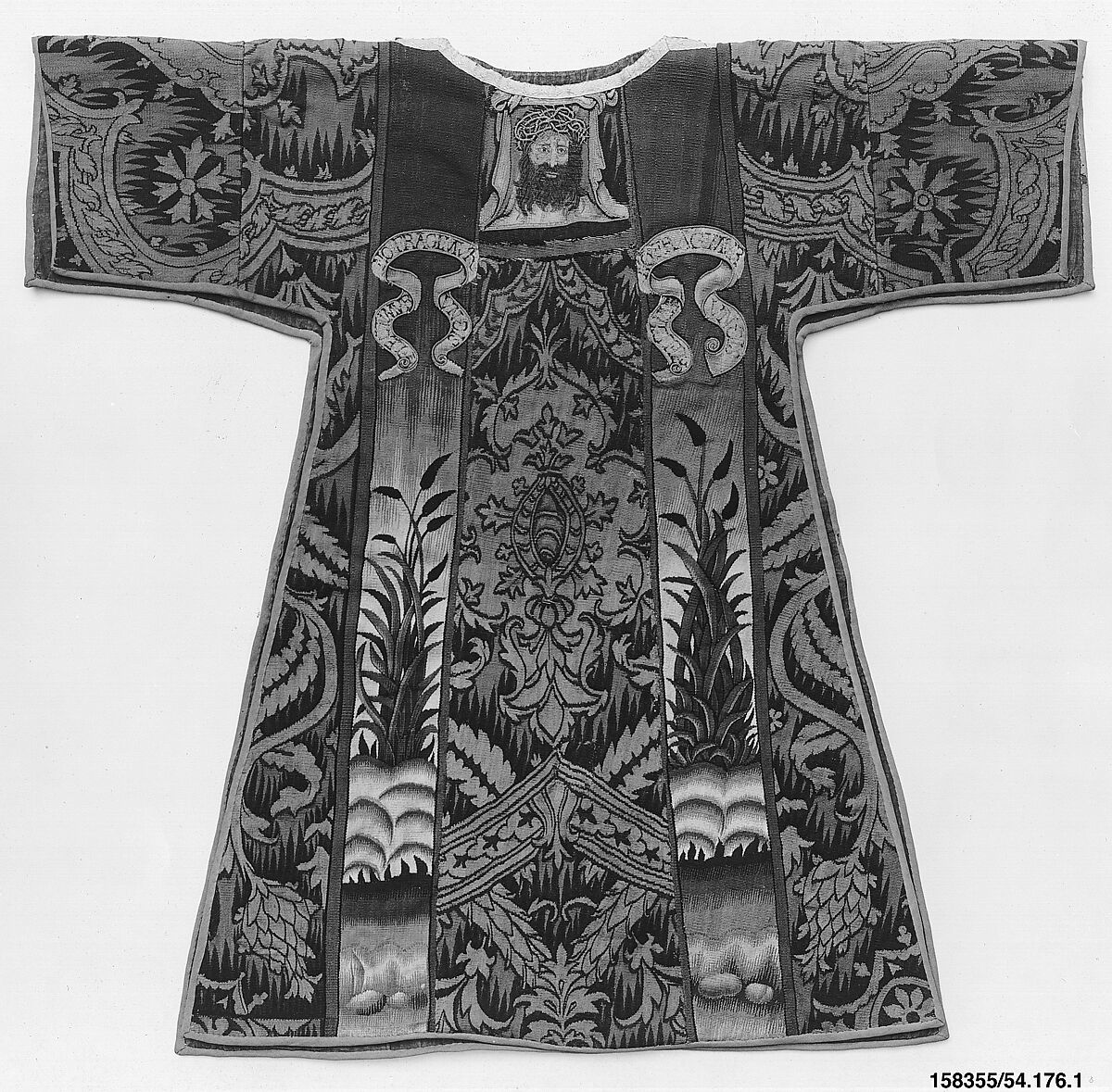 Dalmatic with the Sudarium, Wool, silk, linen (16-18 warps per inch, 6-7 per cm.), Netherlandish, probably Gouda