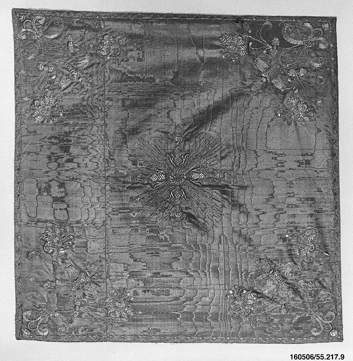 Chalice veil (part of a set), Metal thread on silk, Italian 