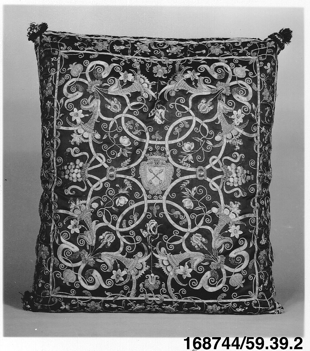 Cushion covers (2), Silk and metal thread on silk, Italian