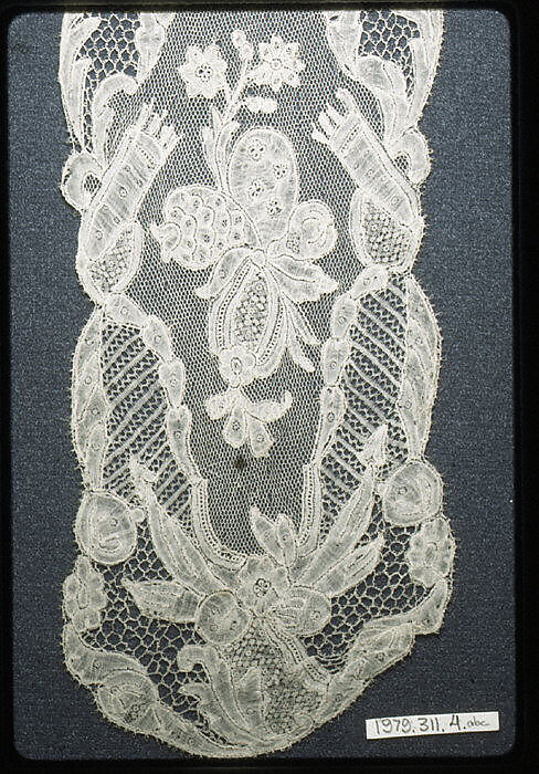 Two joined lappets and papillon edging, Bobbin lace, Brussels lace, point d'Angleterre, linen, Flemish