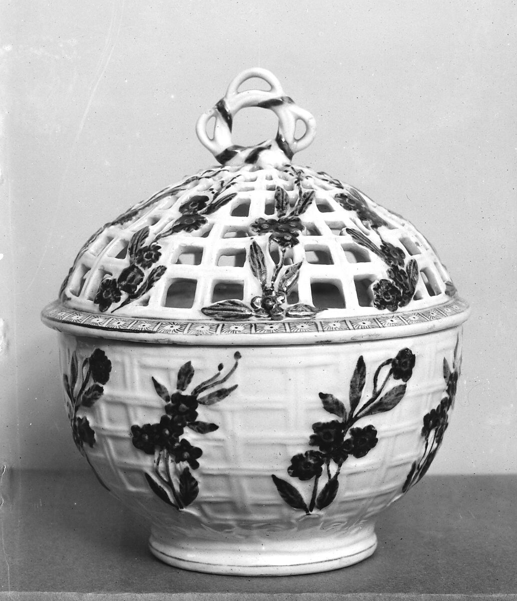 Chestnut Bowl, Porcelain, British 