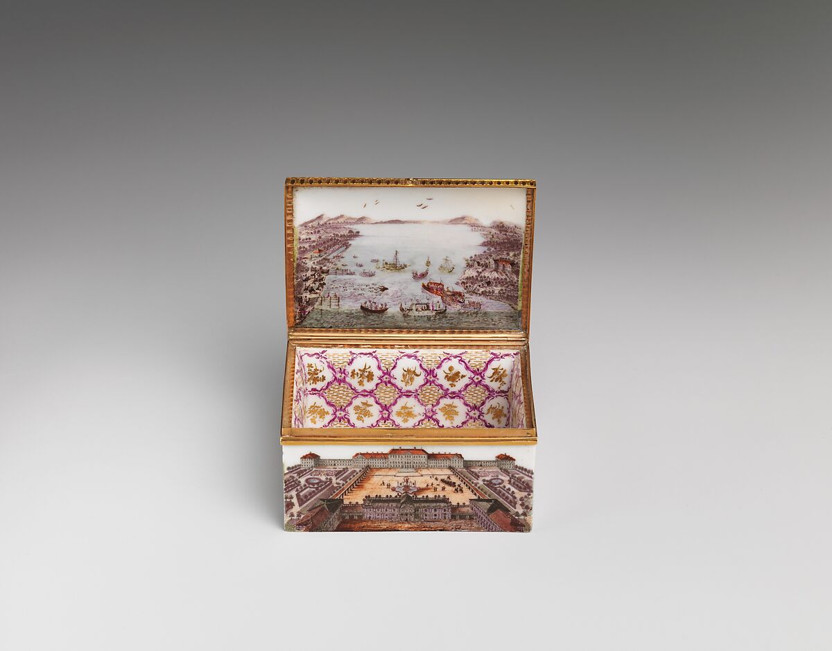 Snuffbox, Nymphenburg Porcelain Manufactory (German, 1747–present), Hard-paste porcelain; gold, German, Nymphenburg