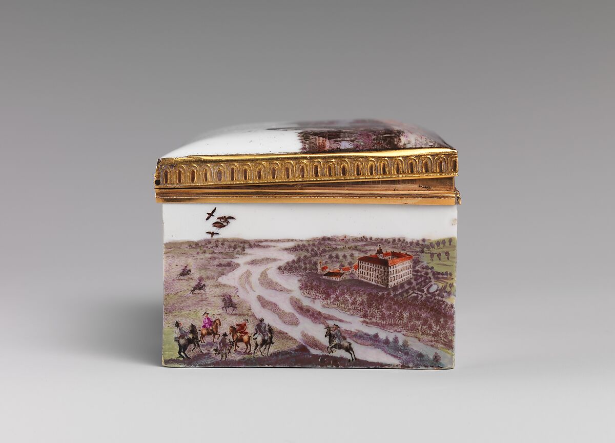 Snuffbox, Nymphenburg Porcelain Manufactory (German, 1747–present), Hard-paste porcelain; gold, German, Nymphenburg