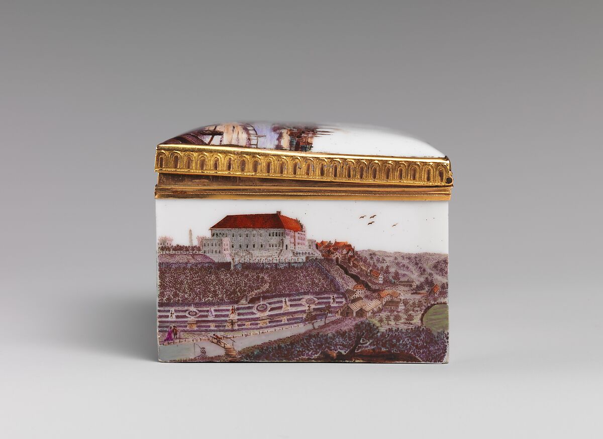 Snuffbox, Nymphenburg Porcelain Manufactory (German, 1747–present), Hard-paste porcelain; gold, German, Nymphenburg