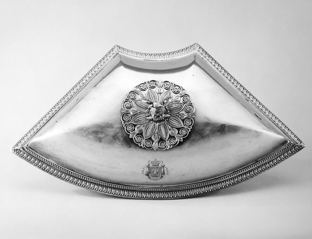 Dish with cover (part of a dining service), Martin-Guillaume Biennais (French, 1764–1843, active ca. 1796–1819), Silver gilt, French, Paris
