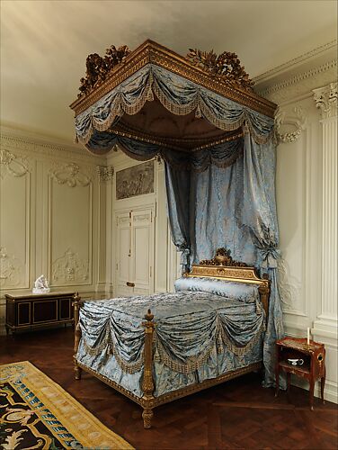 Tester bed (lit à la duchesse en impériale)