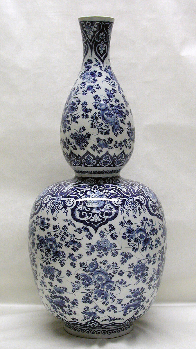 Double-gourd vase (one of a pair, part of a garniture), Lambertus van Eenhoorn (Dutch, 1651–1721), Tin-glazed earthenware, Dutch, Delft 