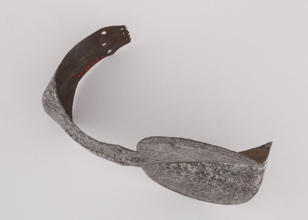 Left and Right Knee Defenses (Poleyns), Steel, Western European