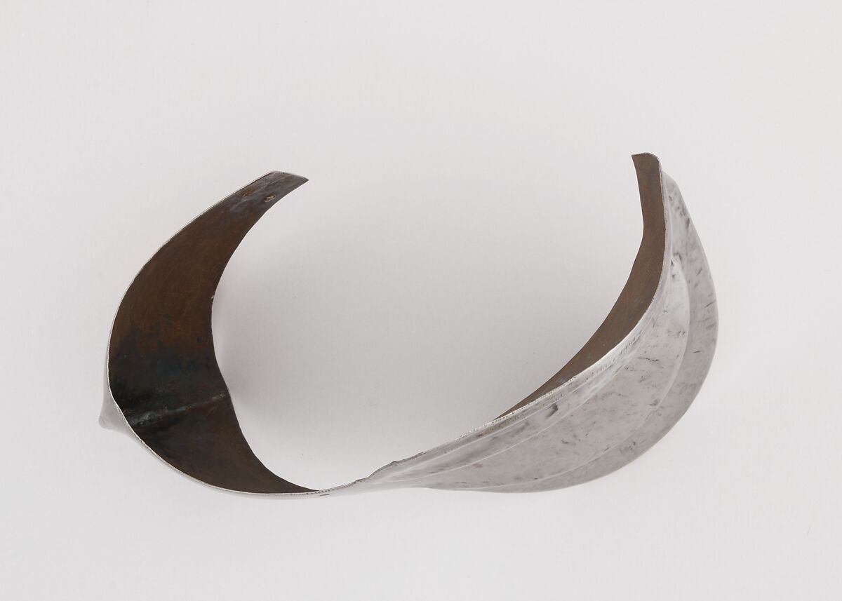 Pair of Knee Defenses (Poleyns), Steel, Italian