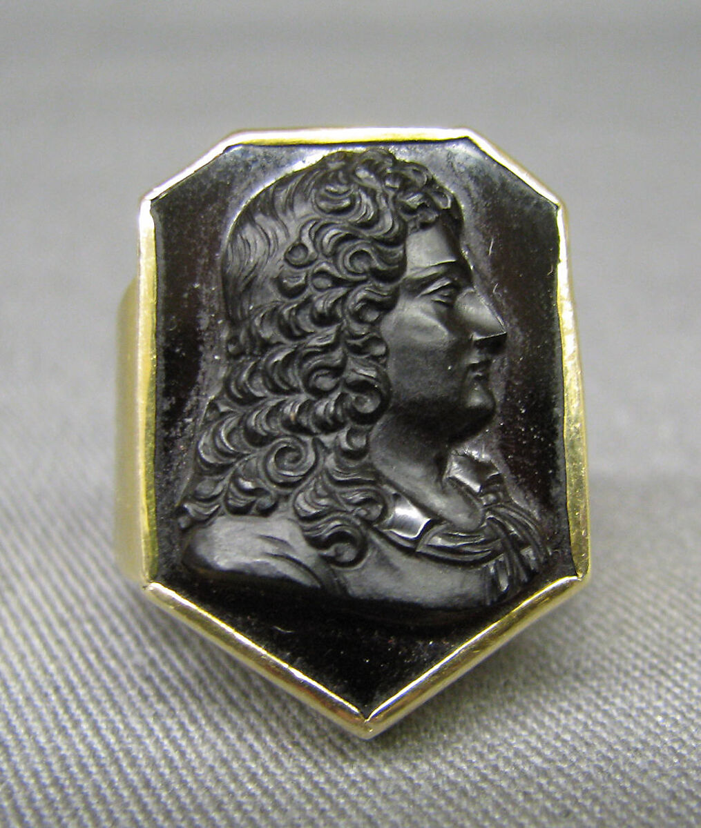 Bust of a man in a wig, possibly a writer, Sardonyx, mounted in gold as a ring, probably French 