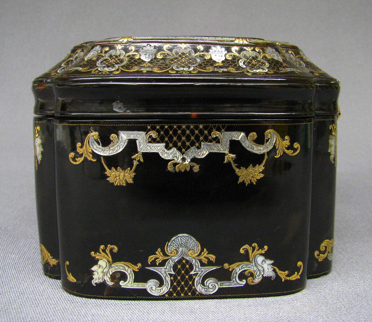 Box with Rachel Meeting Jacob at the Well, Tortoiseshell, mother-of-pearl, gold, Italian, Naples