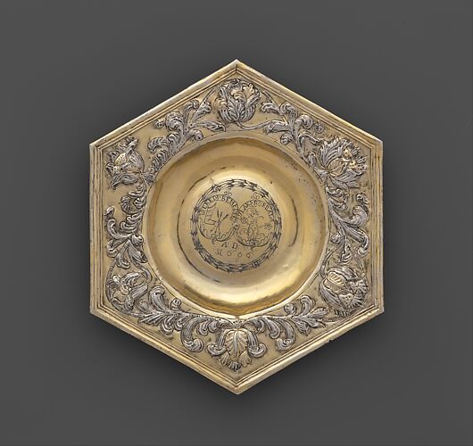 Hexagonal dish