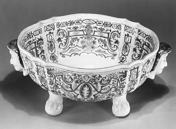 Tureen (one of a pair), Hard-paste porcelain, Chinese, for Continental European, probably Portuguese, market