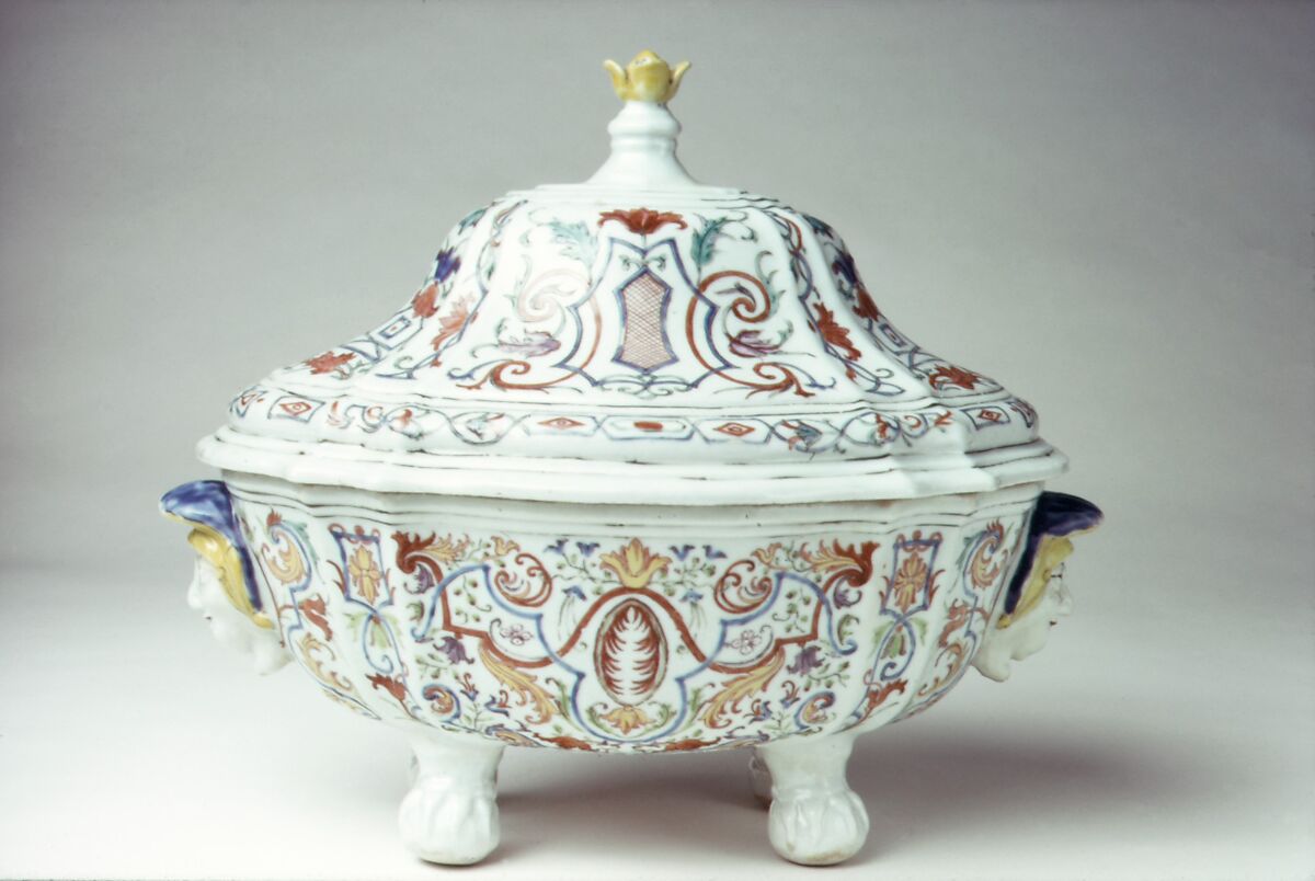 Tureen (one of a pair), Hard-paste porcelain, Chinese, for Continental European, probably Portuguese, market 