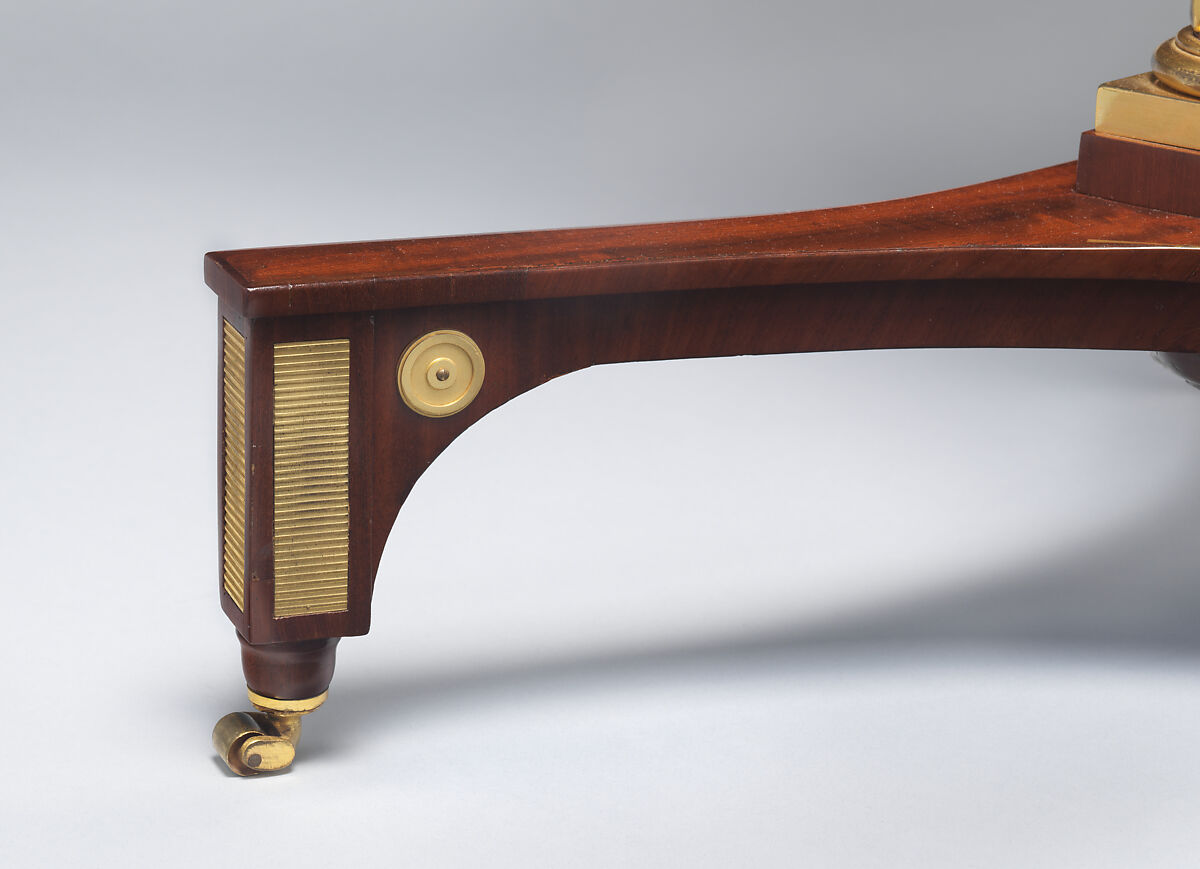 Tilt-top table, Workshop of David Roentgen (German, Herrnhaag 1743–1807 Wiesbaden, master 1780), Mahogany; gilt bronze and brass, German, Neuwied am Rhein