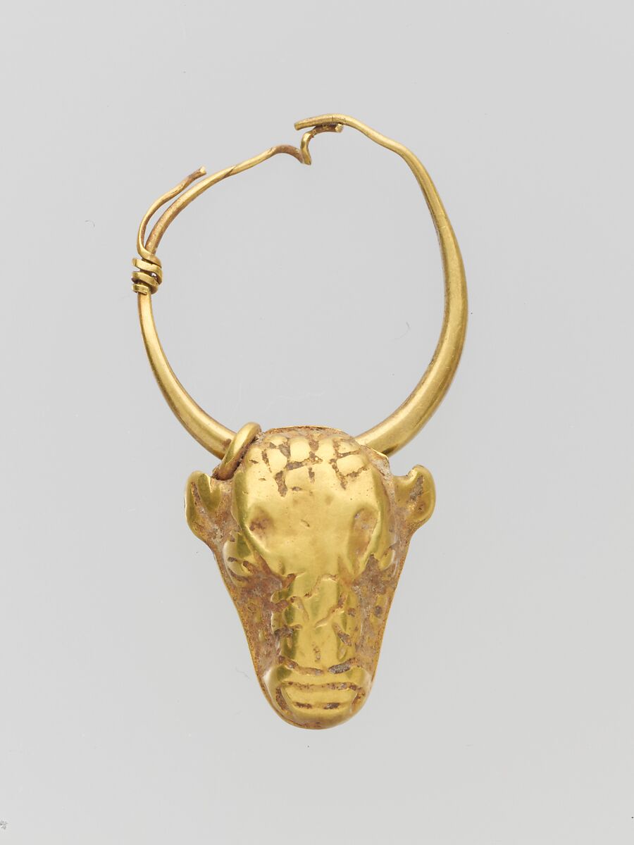 Gold pendant in the form of a bull's head, Gold, Cypriot 