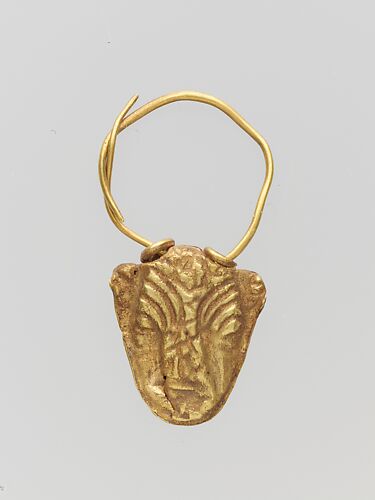 Gold pendant in the form of a bull's head