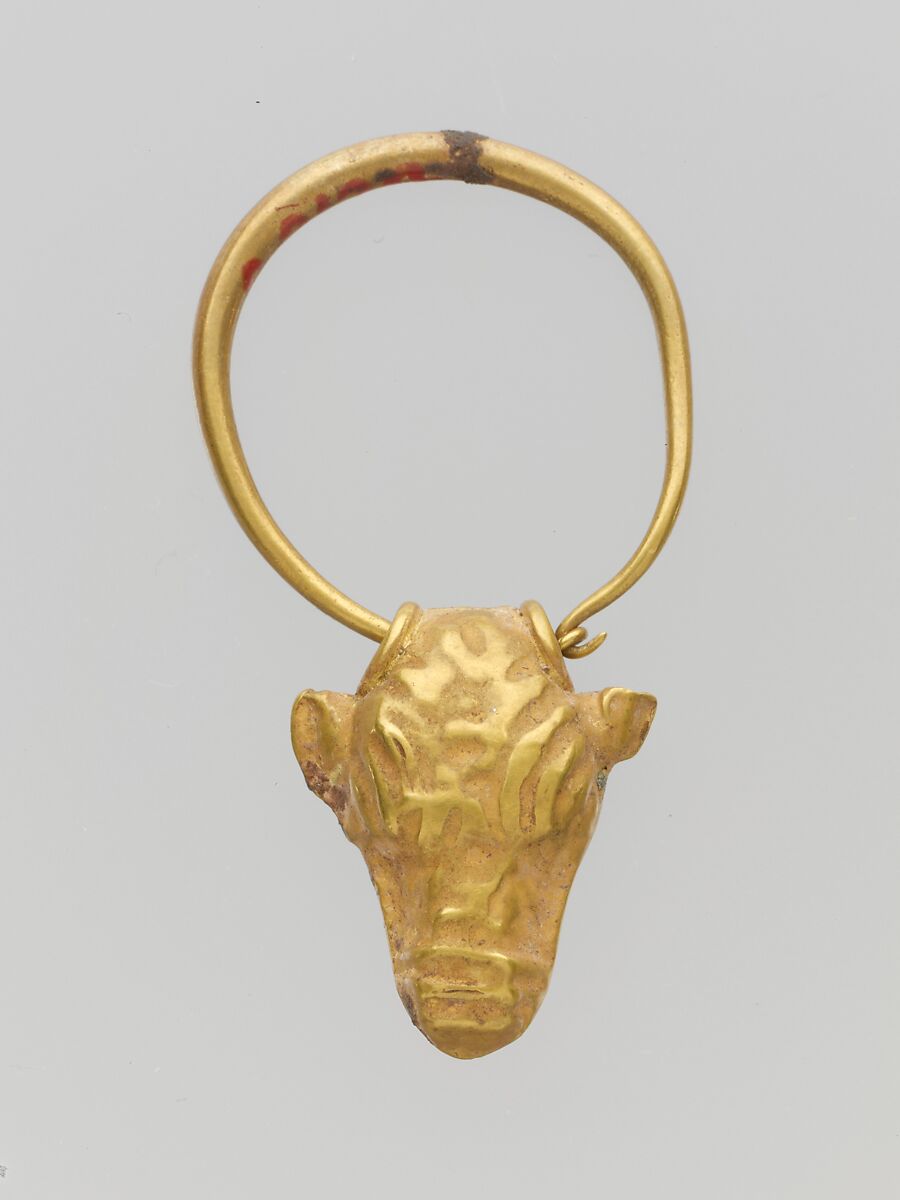 Gold pendant in the form of a bull's head, Gold, Cypriot 