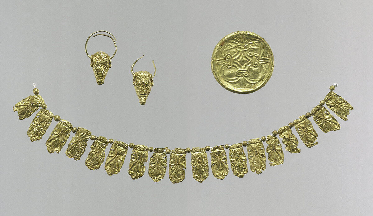 Gold earring with head of a bull, Gold, Cypriot