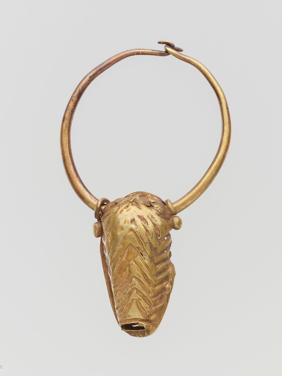 Gold pendant in the form of a bull's head, Gold, Cypriot 