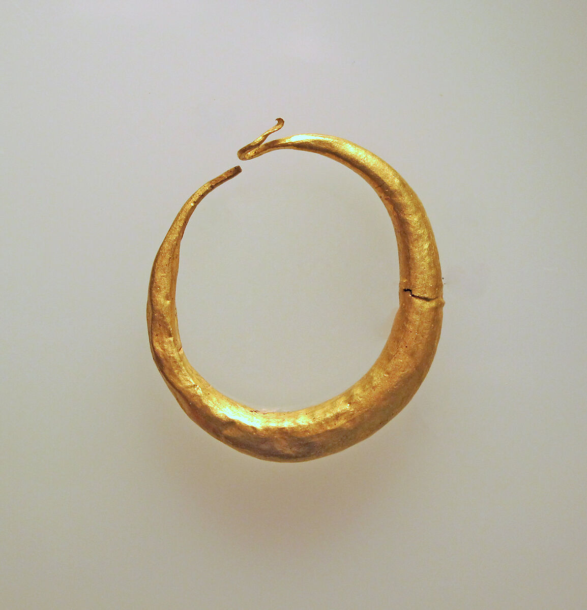 Earring of simple form, Gold, Cypriot 