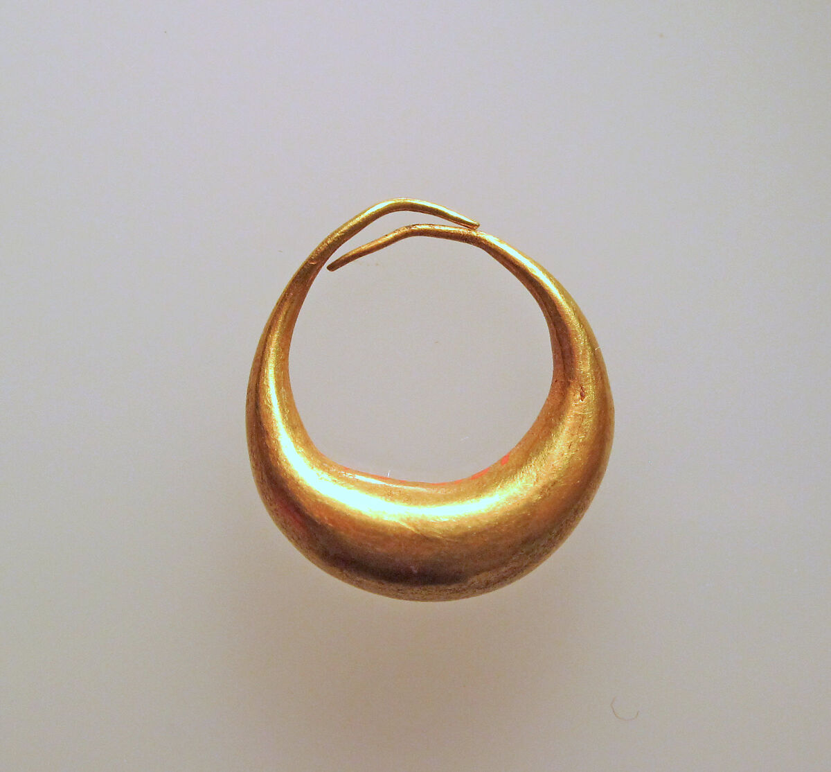 Earring of simple form, Gold, Cypriot 